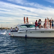 Melbourne: A Private Day Tour on a Sports Yacht on the Bay