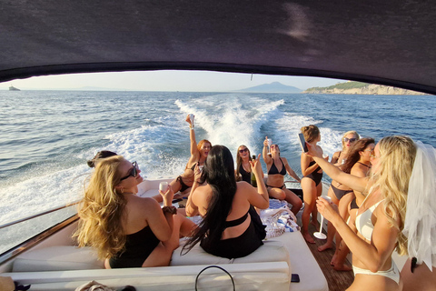 جولة بالقارب الفاخر على ساحل أمالفي من سورينتو