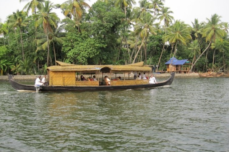 Cochin Delight: Port Muziris i wycieczka po BackwaterOpcja standardowa