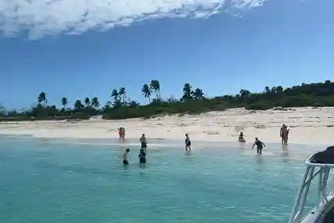 Nassau: Private Island & Snorkeling, Turtles, Drinks, & BBQ