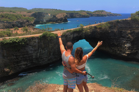 Nusa Penida: Alquiler de coches privados con conductor experimentadoServicio de recogida en los puertos de Nusa Penida