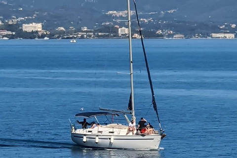 Corfou : Croisière privée d'une demi-journée avec un voilier