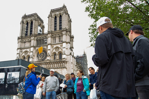 Paryż: Wycieczka piesza Notre Dame z wejściem do kryptyNotre Dame Outdoor Walking Tour z wejściem do krypty w języku hiszpańskim