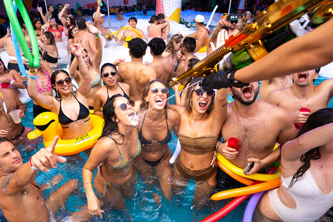 Cancun: Coco Bongo Beach Club Day Pass Regular Access: Coco Bongo Beach Party