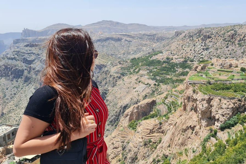 Muscat: Private Full Day Trip to Nizwa and Al Jabal Akhdar