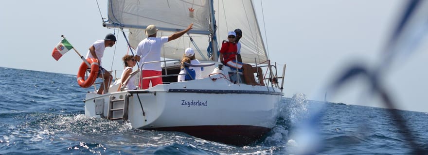 Gallipoli : visite privée en éco-voile avec guide environnemental