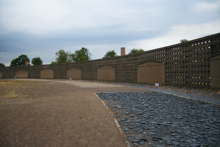 Berlin: Sachsenhausen Memorial 6-Hour Tour in Spanish Private Tour in Spanish and Portuguse