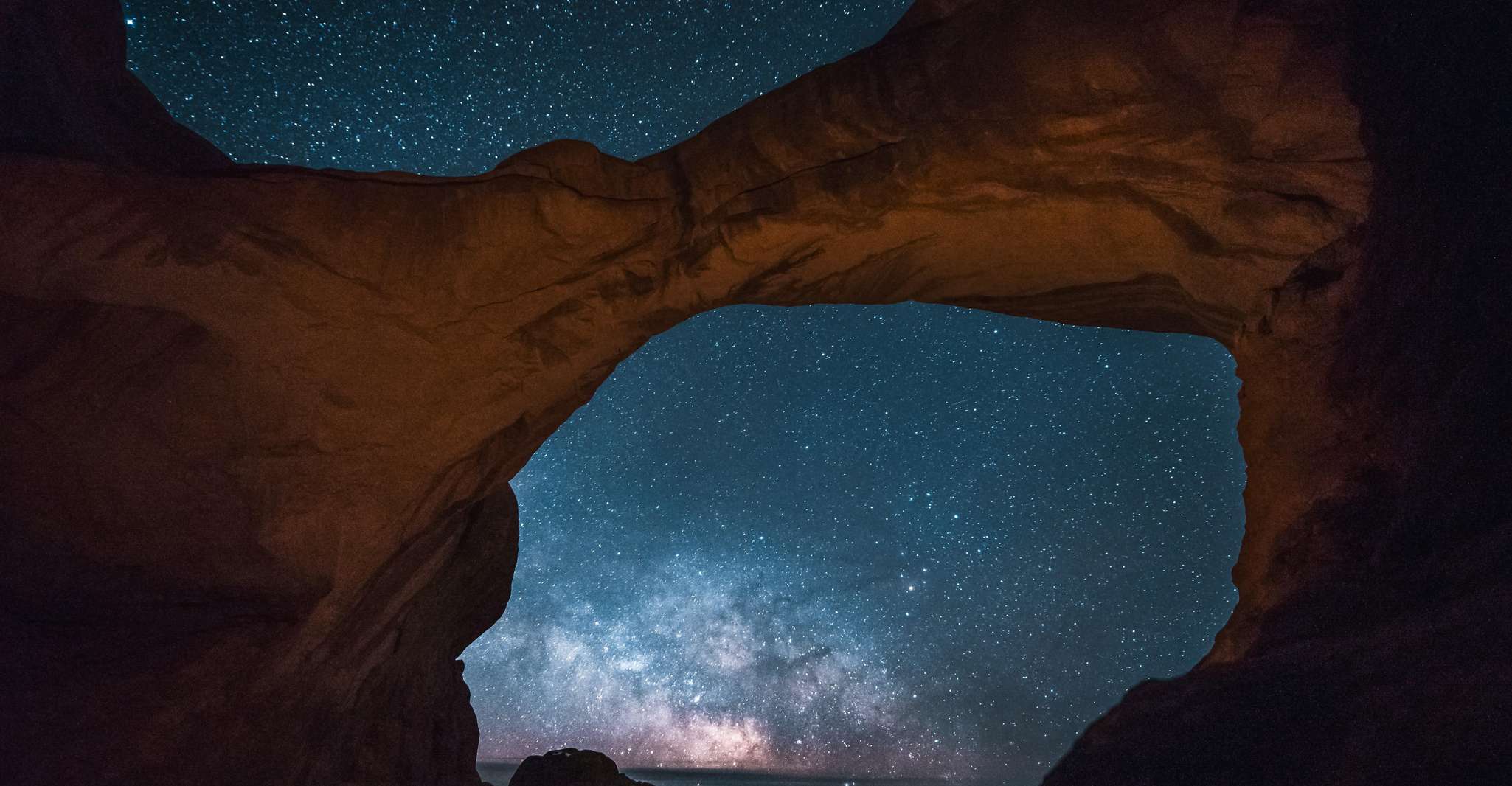 Moab, las ventanas en los arcos guiaron la caminata de estrellas - Housity
