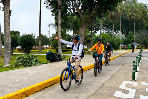 Lima: Miraflores & Barranco Guided Bike Tour