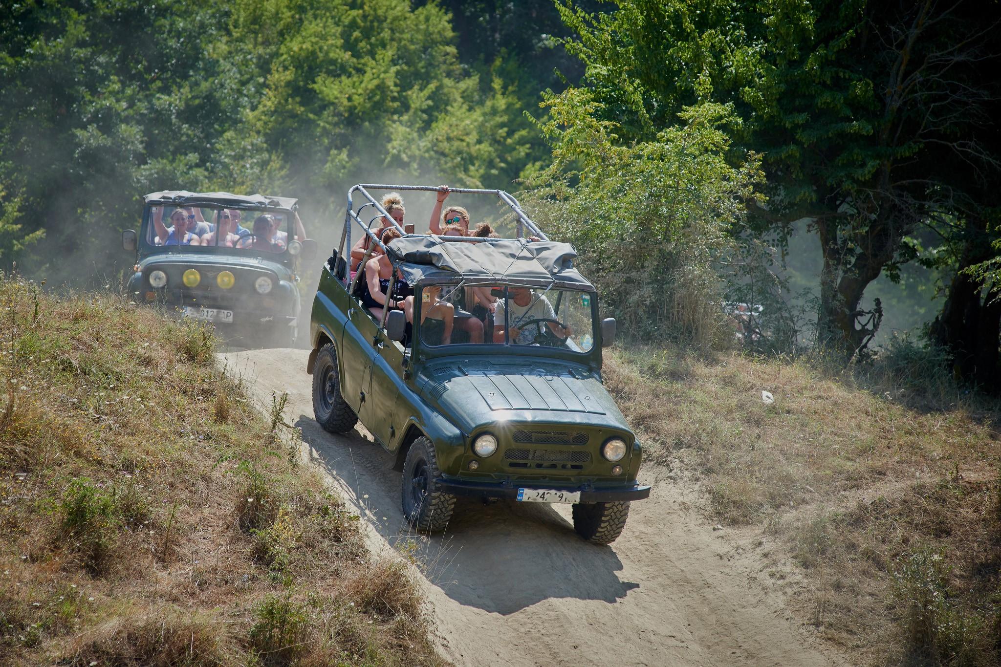 Ab Sonnenstrand: Jeep-Safari mit Rakia-Verkostung und Mittagessen