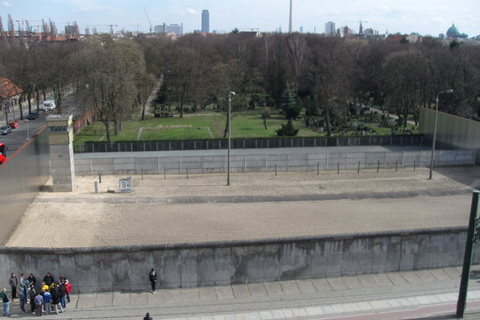 Tour in bicicletta per piccoli gruppi sulla storia del muro di BerlinoTour in tedesco