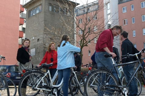 Recorrido en bicicleta para grupos pequeños por la historia del Muro de BerlínTour en alemán
