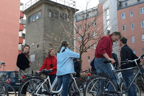 Visite à vélo en petit groupe de l'histoire du mur de BerlinVisite en allemand