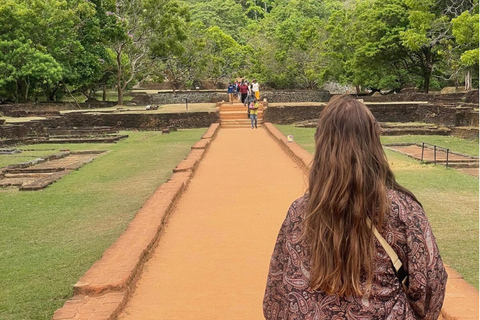 Kandy: Sigiriya and Dambulla Tuk Tuk Safari with Lunch