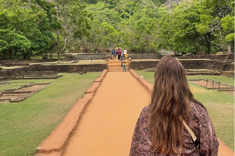 Kandy: Sigiriya and Dambulla Tuk Tuk Safari with Lunch