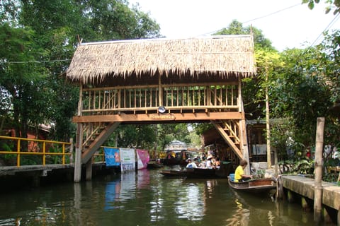 Longtail Boat Adventure to the Local Weekend Floating Market