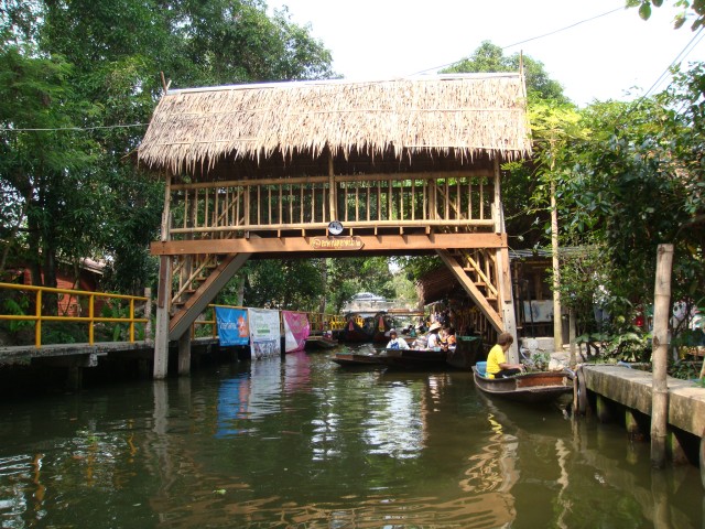 Visit Longtail Boat Adventure to the Local Weekend Floating Market in Bangkok