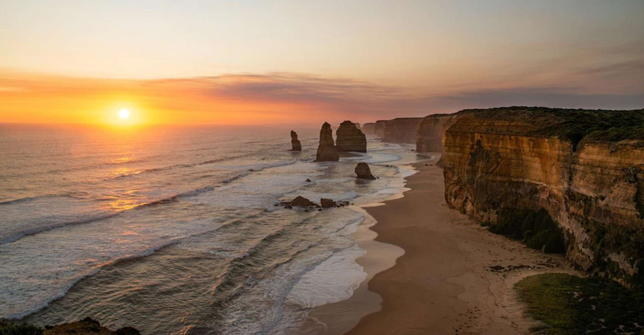 Melbourne, Helicopter Tour to 12 Apostles & Great Ocean Rd - Housity