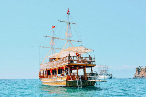 Alanya: Relaxing Boat Tour with Lunch and Soft Drinks