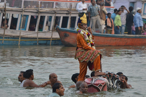 Excursión de un día Varanasi y Sarnath + Ganga Aarti + paseo en barcoTodo incluido