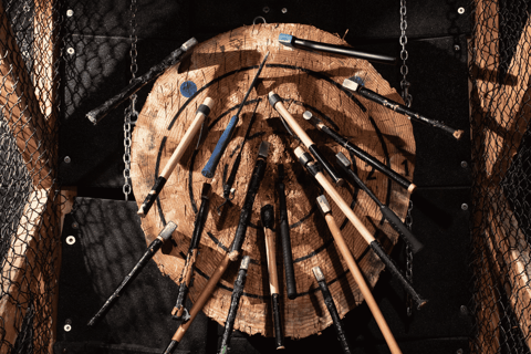 Throw axes & enjoy drinks right in the center of Leipzig Axe throwing & drinks right in the center of Leipzig
