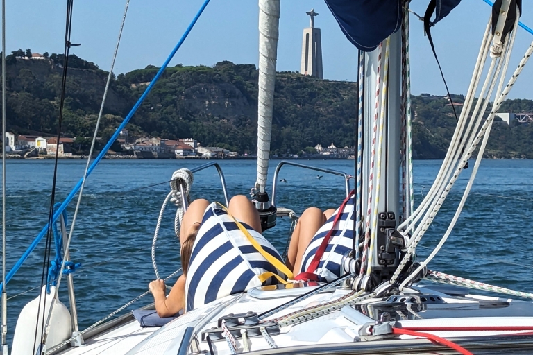 Lisboa: Paseo en barco privado. Experiencia de navegación. Puesta de sol.Excursión Privada en Barco - Experiencia de 2h - Diurna