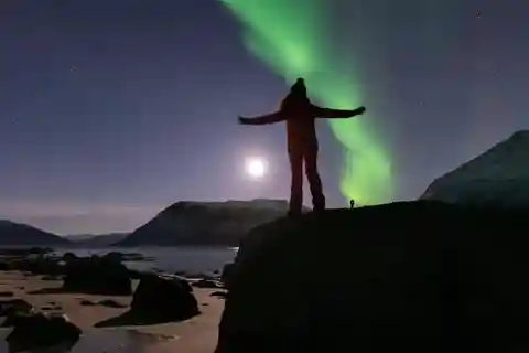 Tromsø: Northern Lights Chase by a comfortable bus