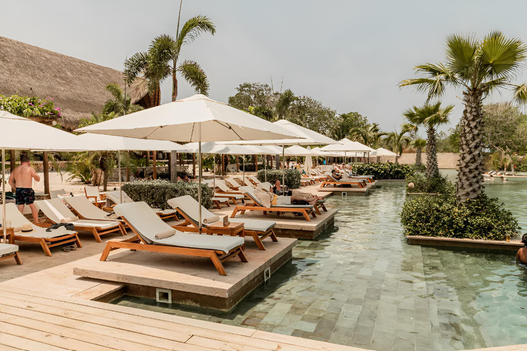 Cartagena:Makani Beach Club w/ Boat Transfer, Drink & Sunbed Makani ELUA VIP Couple Experience – Spa, Lunch & Drinks