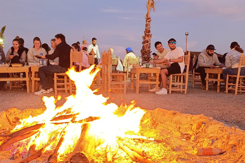 Marrakech: Giro nel deserto di Agafay in quad e cammello con cena spettacolo