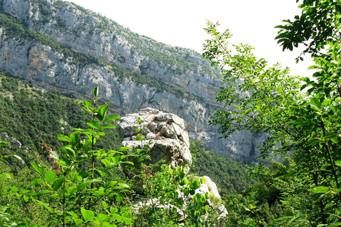 Från Tirana/Durres/Golem: Pellumbas grotta &amp; zipliningFrån Tirana: Pellumbas grotta, Petrela slott och zipline