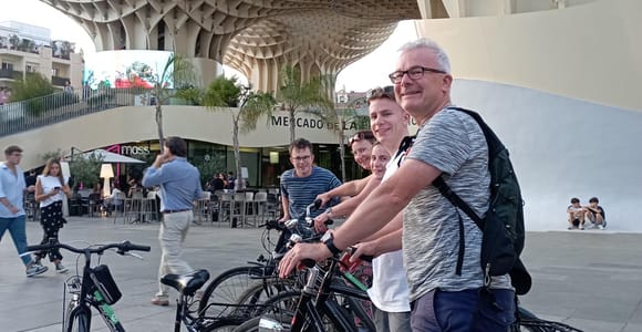 Seville: Highlights Bike Tour with Local Guide