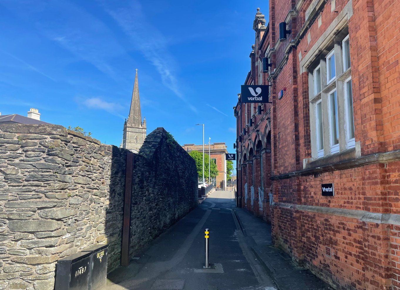 Komplet byrundvisning i Derry