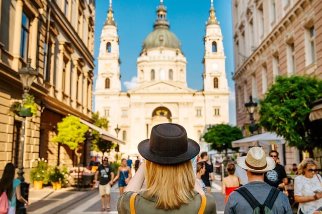 Budapest: tour della città e passeggiata al castello