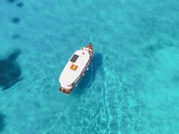 San Teodoro: Fishing trip and lunch with fresh catch and swimming among the islands