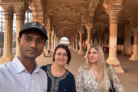 Depuis Delhi : visite privée du Taj Mahal et d'Agra avec déjeuner 5 étoilesLe seul guide touristique professionnel à Agra
