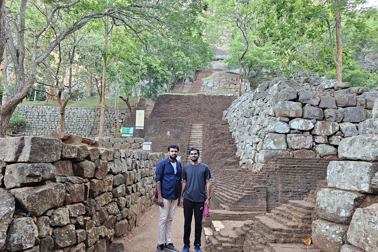 From Colombo: Sigiriya Rock and Dambulla Day Trip and Safari