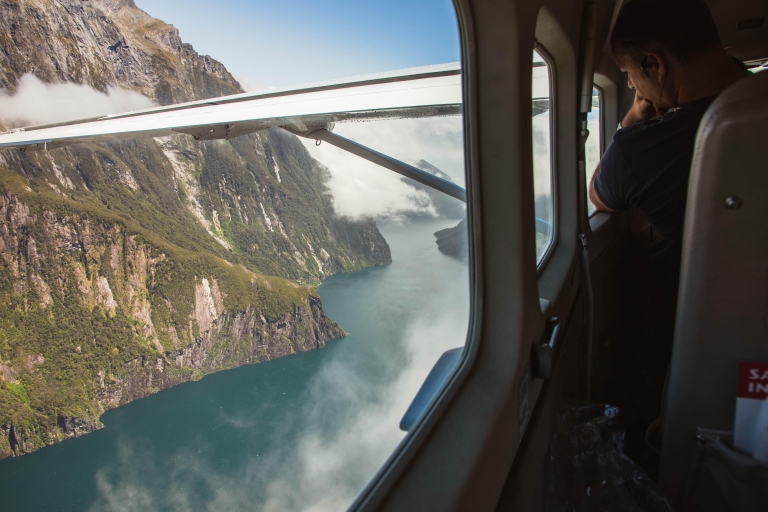 Milford Sound : vol panoramique d'une heure au départ de Queenstown