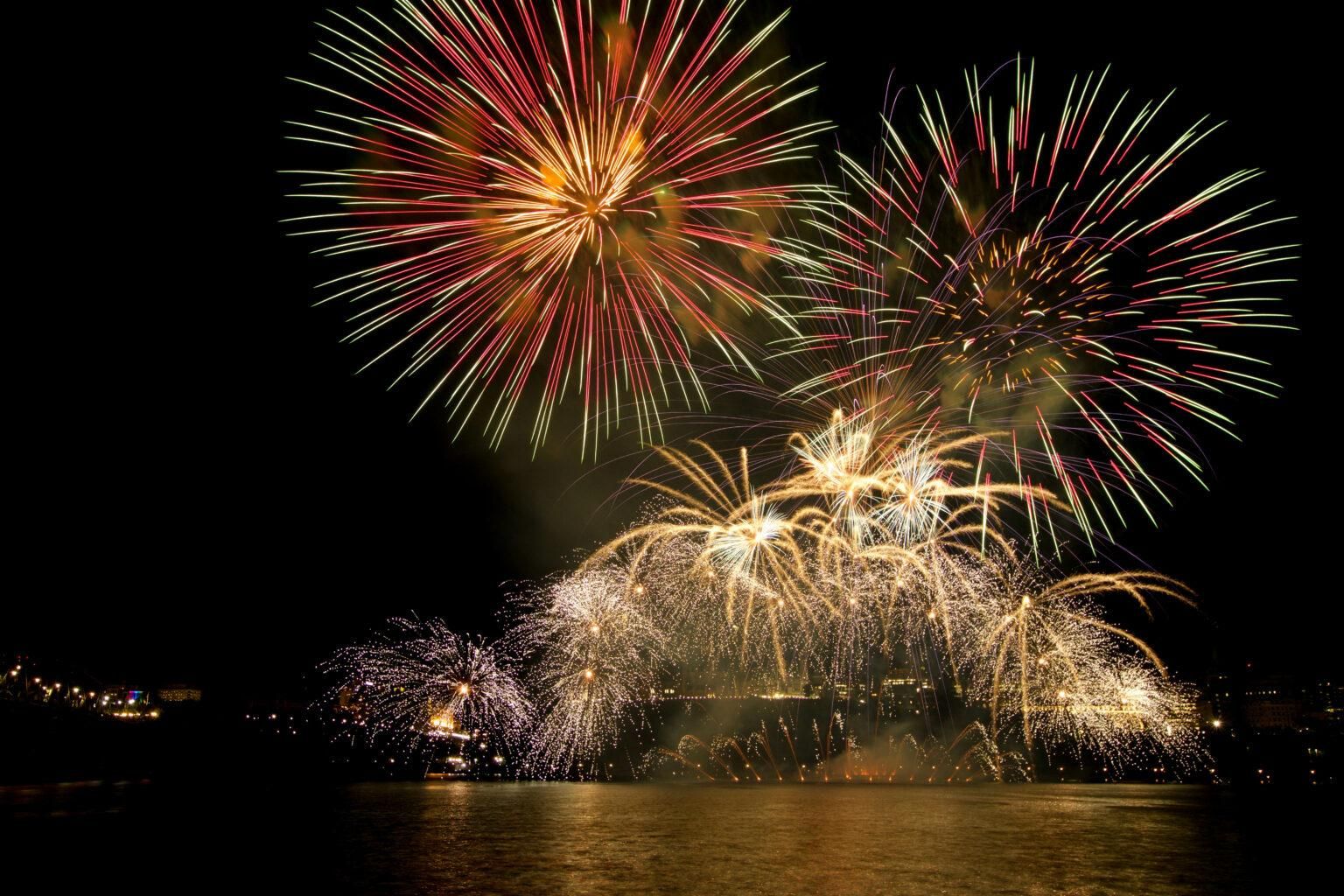 Poreč: Bootsfahrt mit Feuerwerk und Getränken
