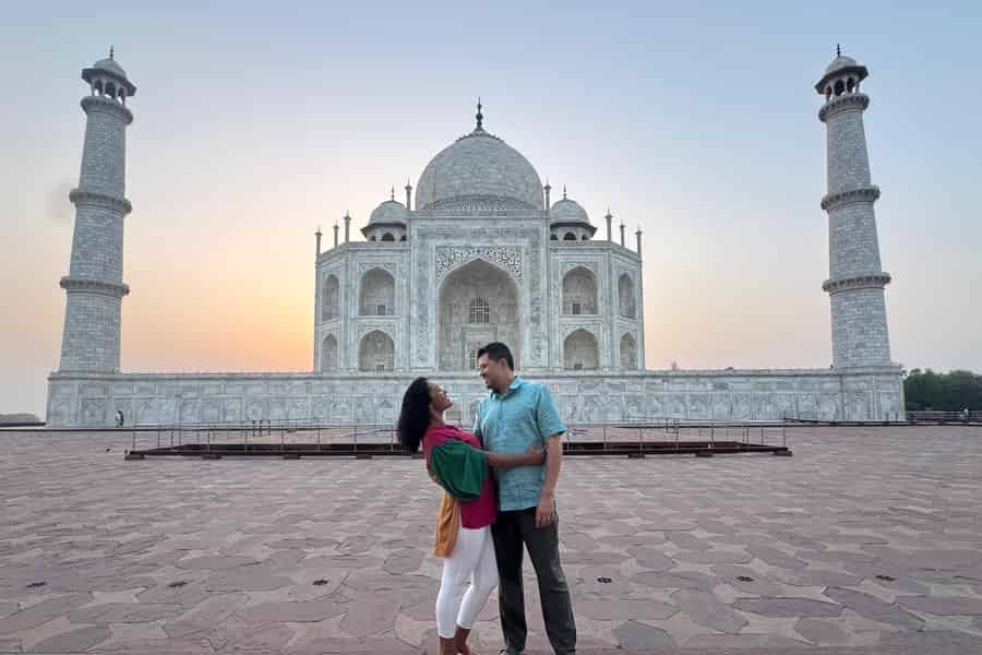 Taj Mahal: Express-Eintrittskarte für Sonnenaufgangstour mit Guide. Foto: GetYourGuide Taj Mahal: Express-Eintrittskarte für Sonnenaufgangstour mit Guide. Foto: GetYourGuide