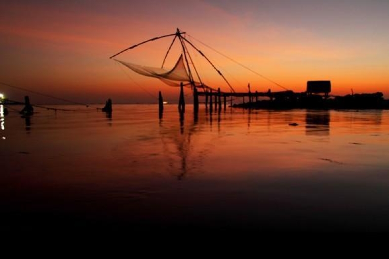 Croisière de 2 heures dans le port de Cochin au coucher du soleil