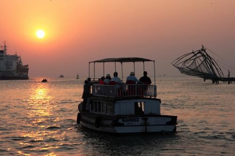 2-stündige Hafenrundfahrt bei Sonnenuntergang in Cochin
