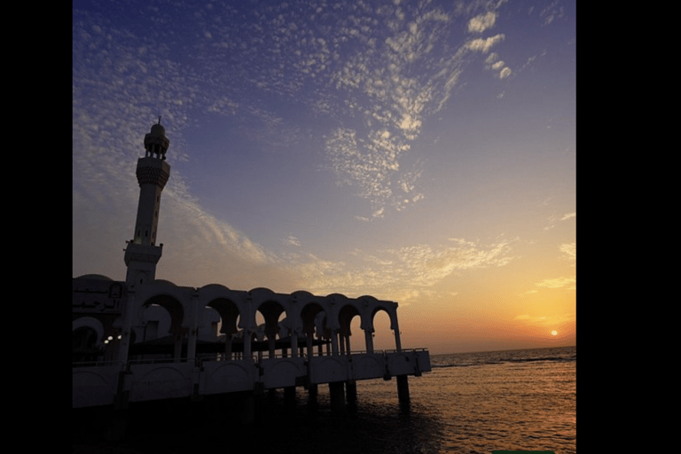 Jeddah: City Highlights Tour with Local Guide private tour