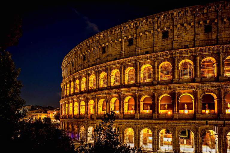 Rome: Colosseum View Rooftop Dinner with Private Transfer