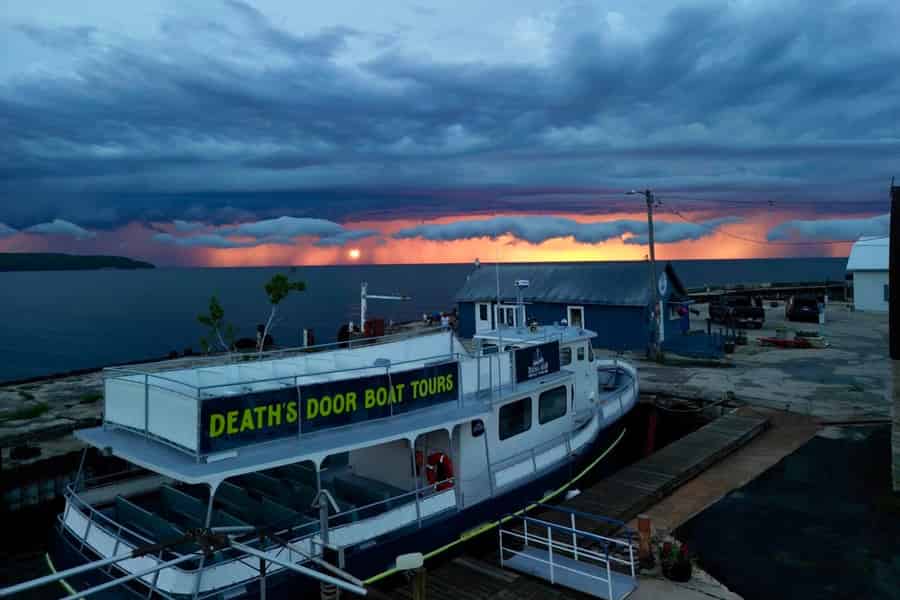 Death's Door: Sonnenuntergangsfahrt mit Live-Musik. Foto: GetYourGuide