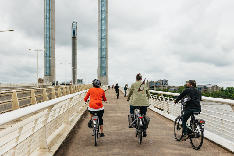 Bordeaux: Cykeltur i det historiska centrumet och Chartrons-distriktetRundtur på engelska