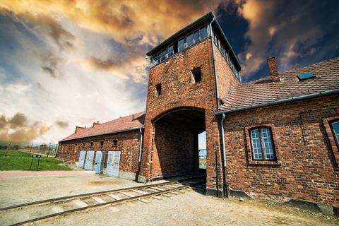 Cracóvia: Auschwitz-Birkenau: Tour guiado de melhor qualidade e serviço de buscaTour guiado com serviço de busca no hotel