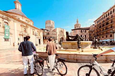 Valencia: Historic Center and City of Arts Guided Bike Tour Small Group in French