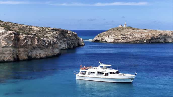 Malta: Tagestour mit dem Boot rund um die Insel – warmes Mittagessen & Schwimmpausen