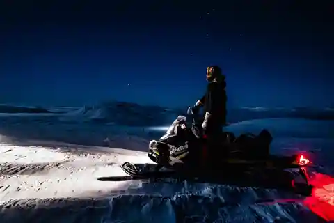 Rovaniemi: Safari em mota de neve com fogueira