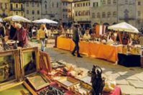 Arezzo e Cortona: tour di un giorno in minivan di lusso